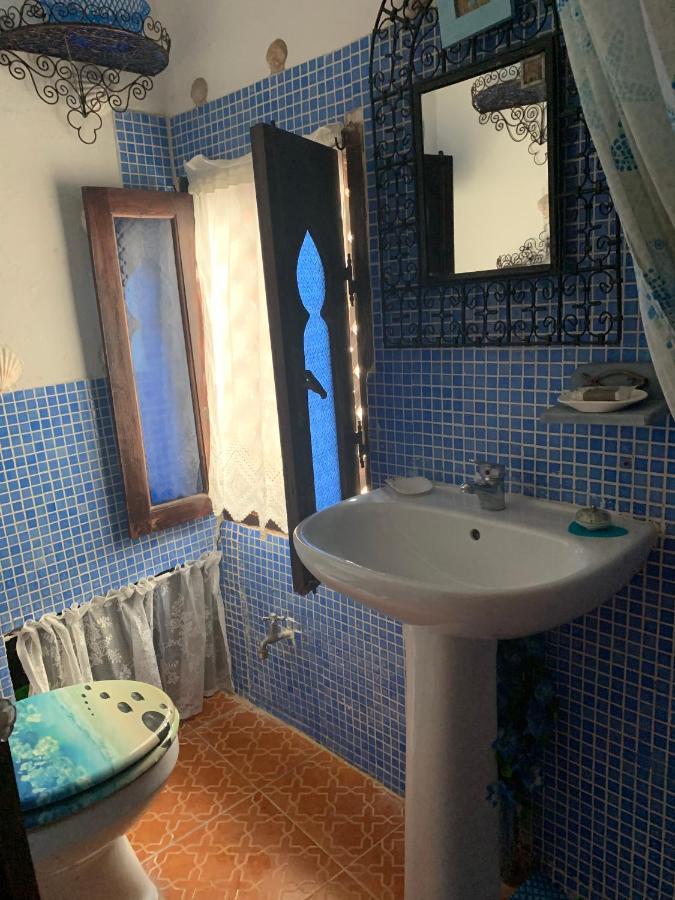 Hathor ,Casa Marroqui Con Dos Terrazas En La Medina Antigua , Ideal Parejas!! Wifi!! Asilah Bagian luar foto