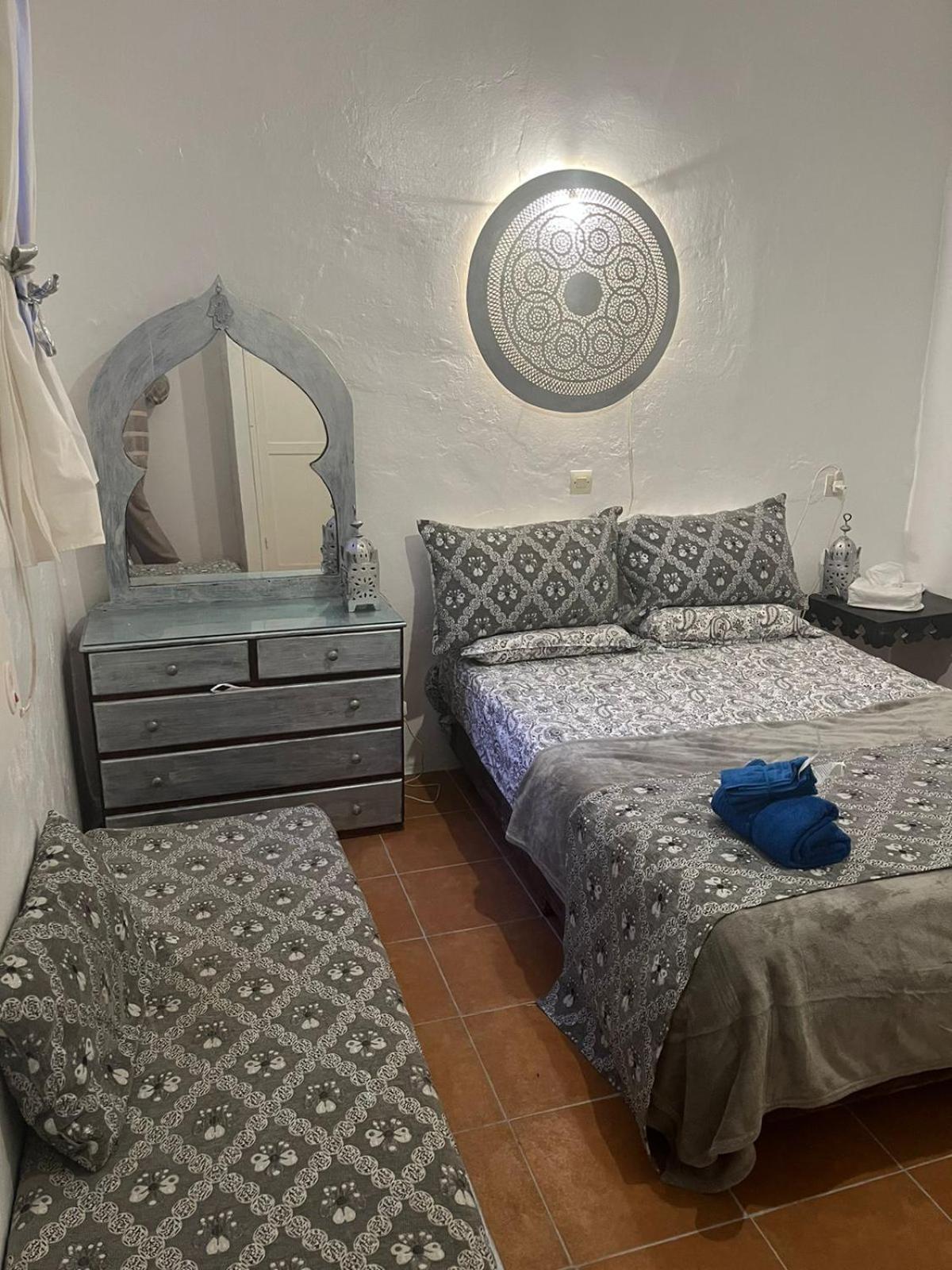 Hathor ,Casa Marroqui Con Dos Terrazas En La Medina Antigua , Ideal Parejas!! Wifi!! Asilah Bagian luar foto